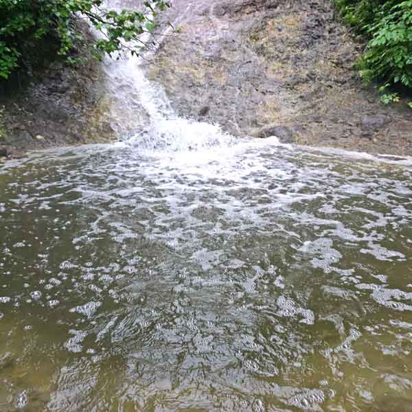 滝壺の天然温泉