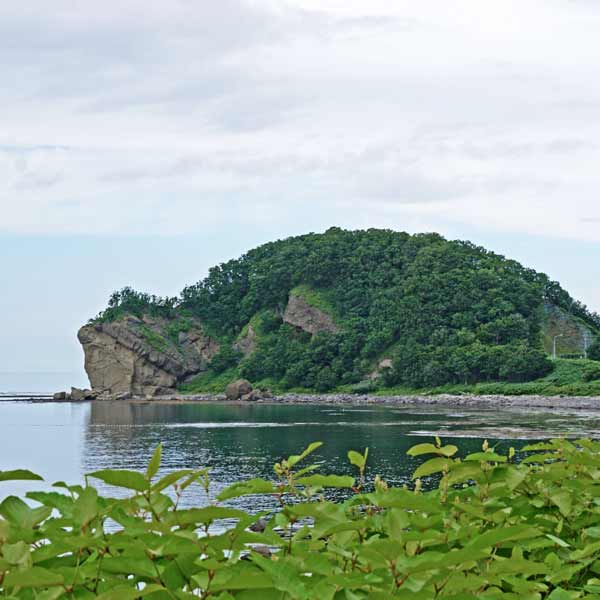 ウトロ 亀岩