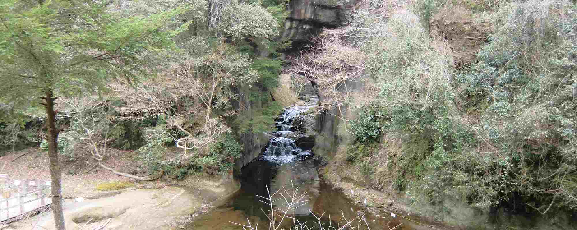亀岩の洞窟（濃溝の滝）